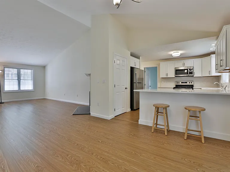4 Myopia Ln — Photo 11