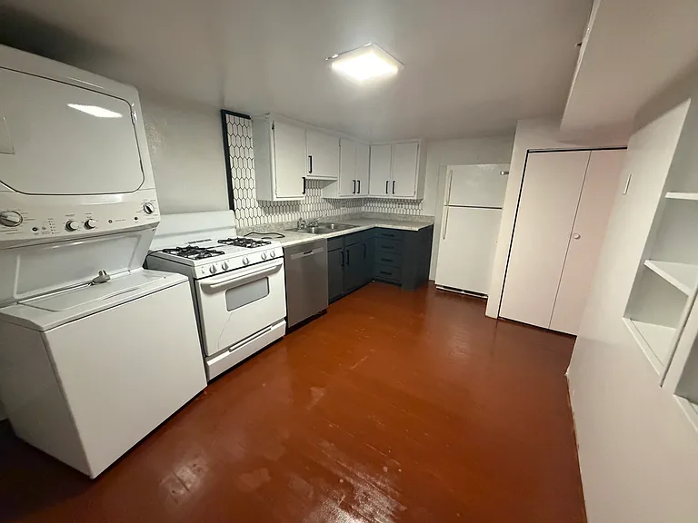 1645 W Beach Ave #G — Photo 22