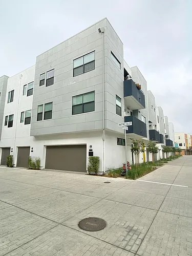 1444 Myrtle Aly Photo 1