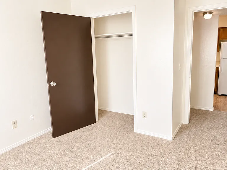 Woodside Village Apartments — Photo 33