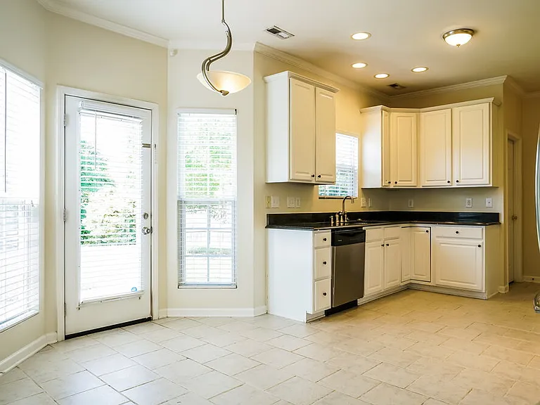 813 Stackhurst Way — Photo 7