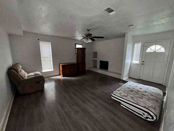 Additional Living Room