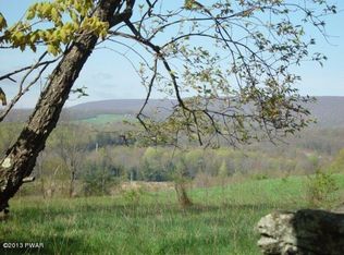 135 Mid Valley Rd, Lake Ariel, PA 18436