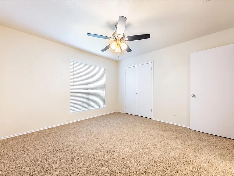 1304 Danbury Sq #A — Photo 5