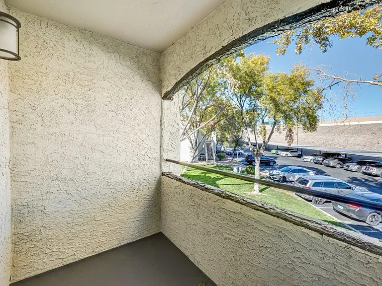 5400 Vistas — Photo 15