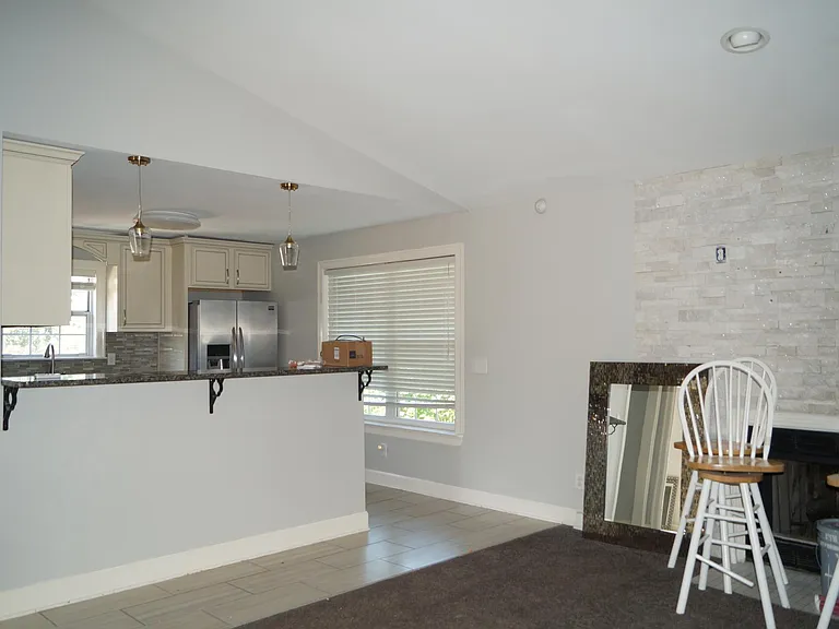 979 Jairus Dr — Photo 6