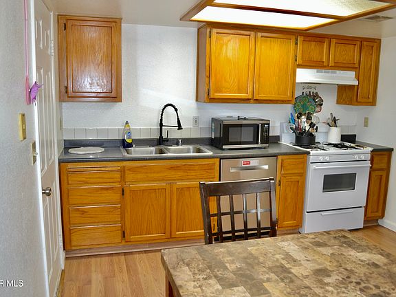 3rd image of 809 S Sunset St