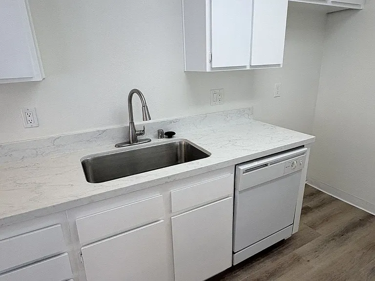 1210 S Sharon Cir #17 — Photo 5