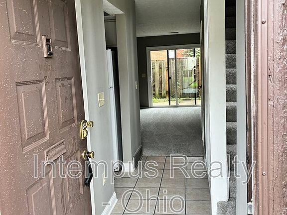 3rd image of 21 King Arthur Ct