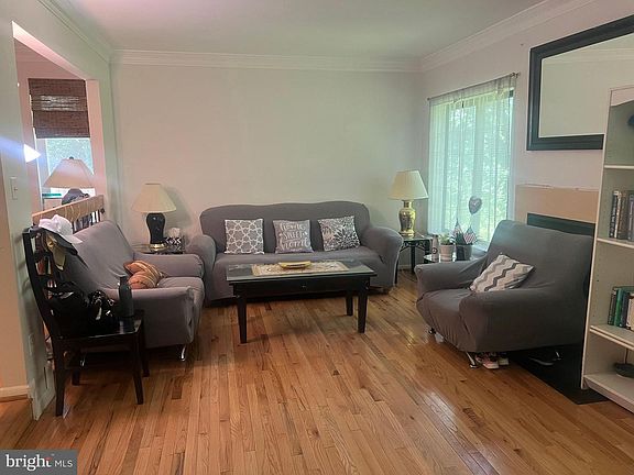 2nd image of 3723 Nimitz Rd