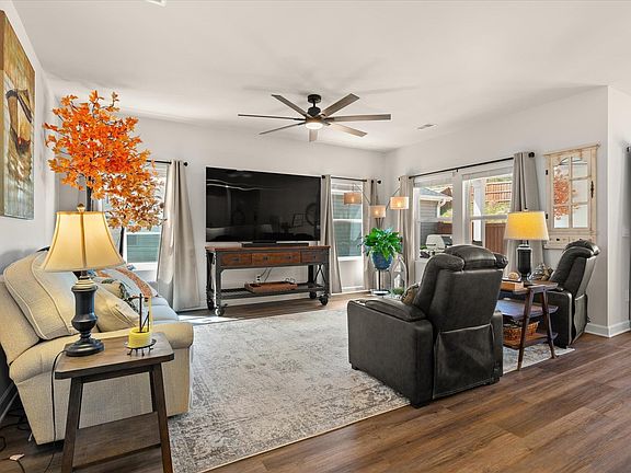 4th image of 135 Lavinia Cir