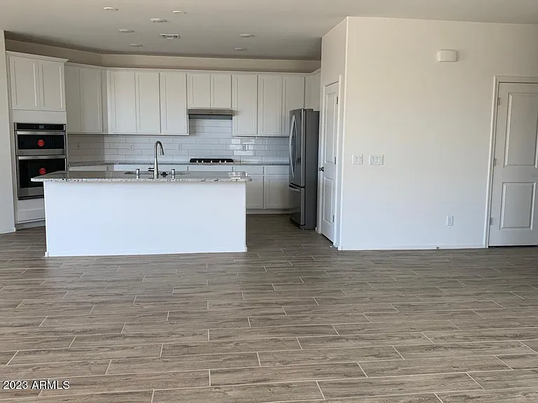 2340 W Sunland Ave — Photo 5