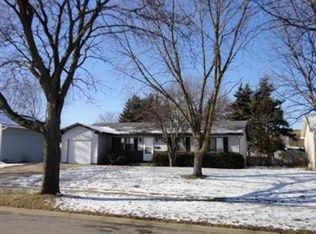 856 Canterbury Dr, Crystal Lake, IL 60014