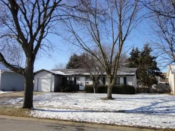 856 Canterbury Dr, Crystal Lake, IL 60014