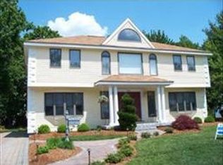 113 Burnham Rd, Lowell, MA 01852