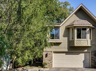 6831 Stonewood Ct, Eden Prairie, MN 55346