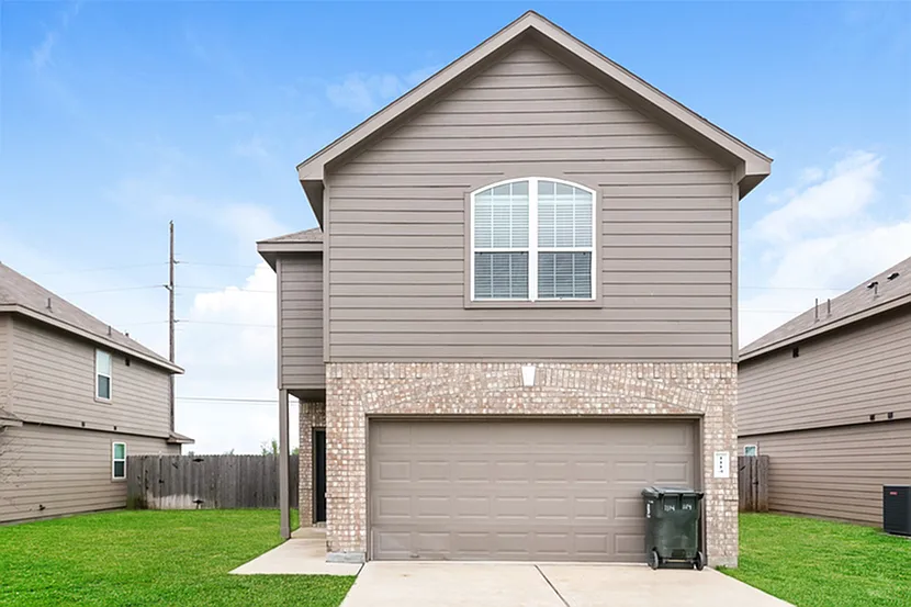 1114 Crossing Dr