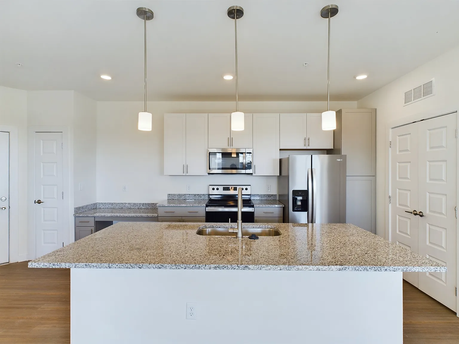 2 bed, 1083 sqft, $1,819 — Photo 2