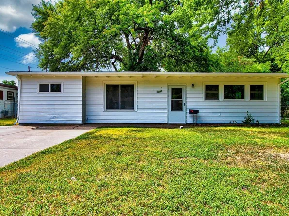 3153 E Glen Oaks Dr, Wichita, KS 67216