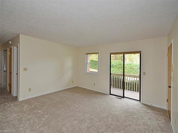 3rd image of 101 Oakwood Pl