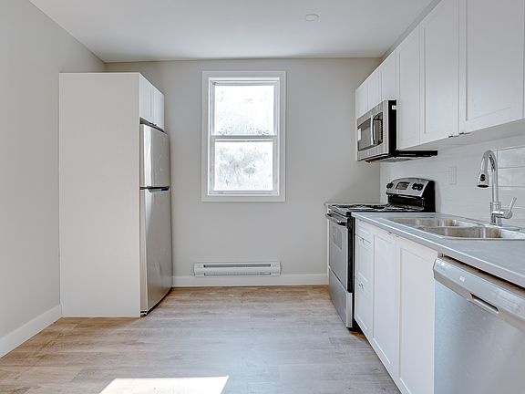 3rd image of 164 Picton St E #3