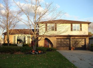 125 Foxpoint W, Williamsville, NY 14221