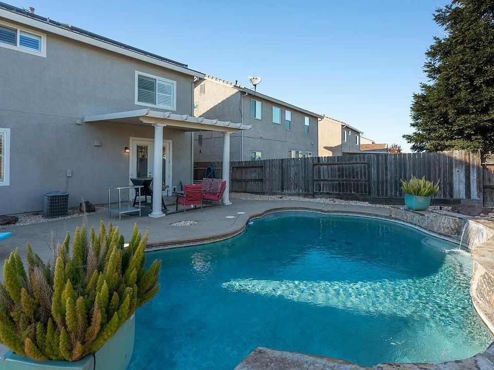 1st image of 975 Tiburon Way
