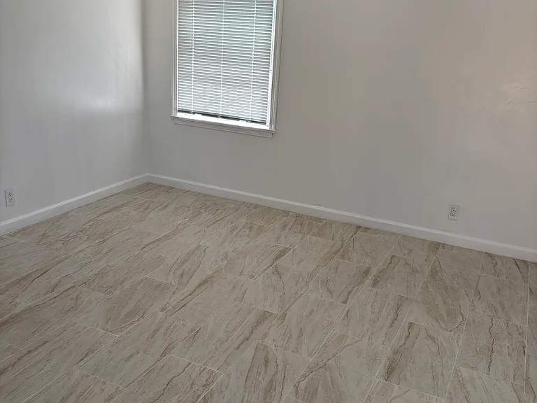 2410 N Eastern Ave #1/2 — Photo 6