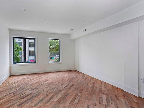 3rd image of 199 Chauncey St #2