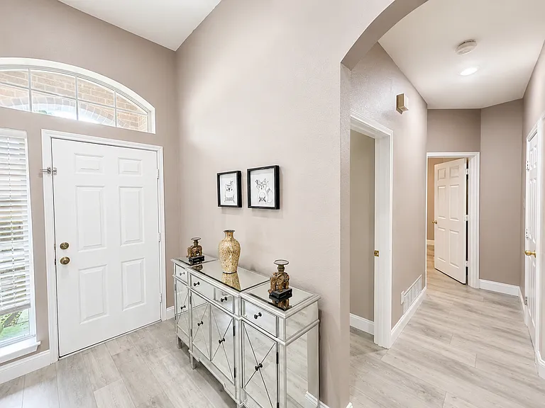 9901 Laurel Ln — Photo 3