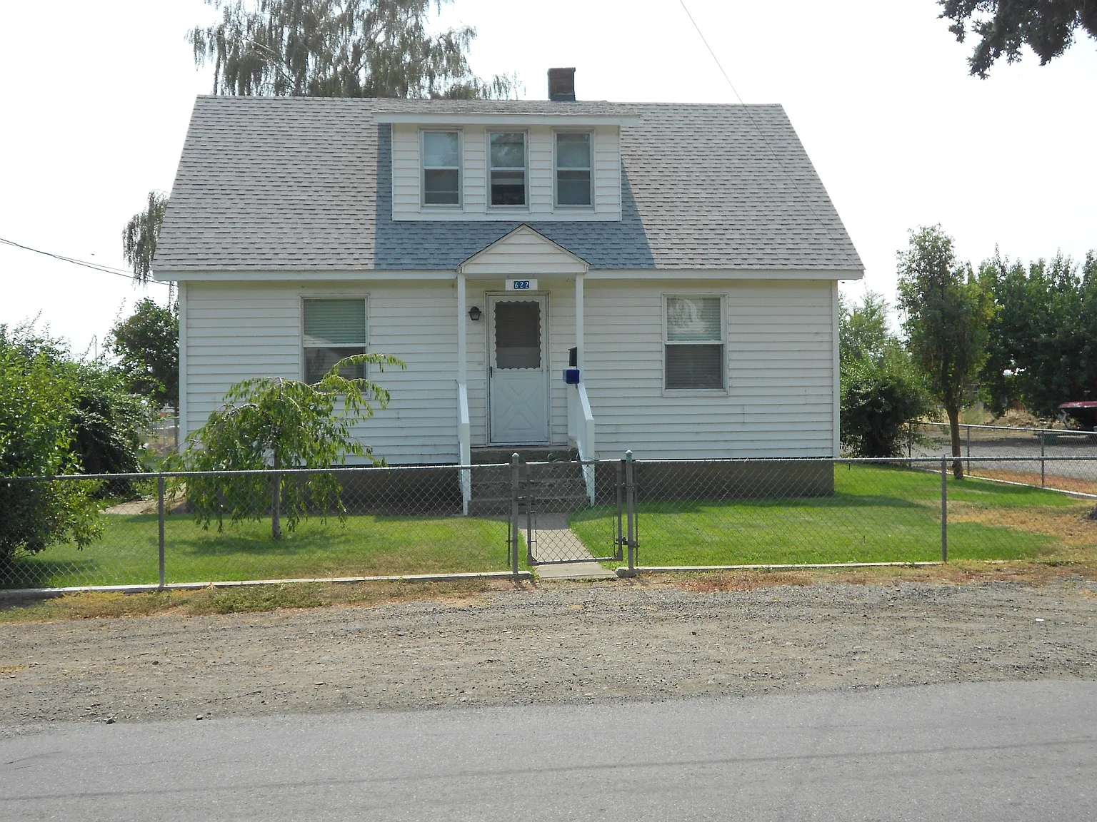 3 bed, 1410 sqft, $1,300 — Photo 1