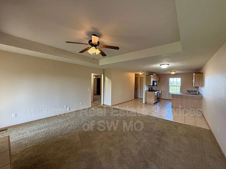 936 N Parkwood Ave — Photo 4