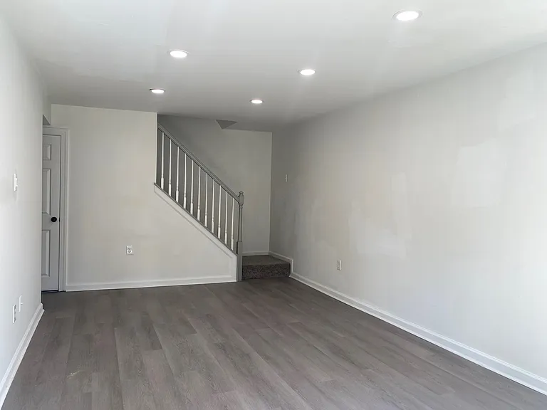 1006 Middleton Pl — Photo 4