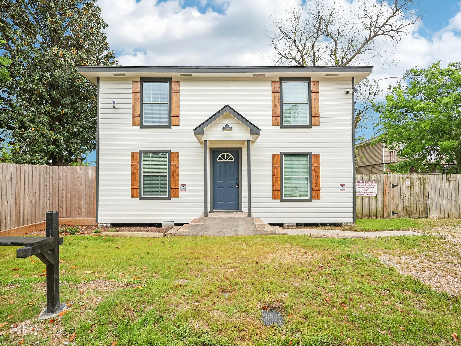 4410 Engleford St — Photo 1