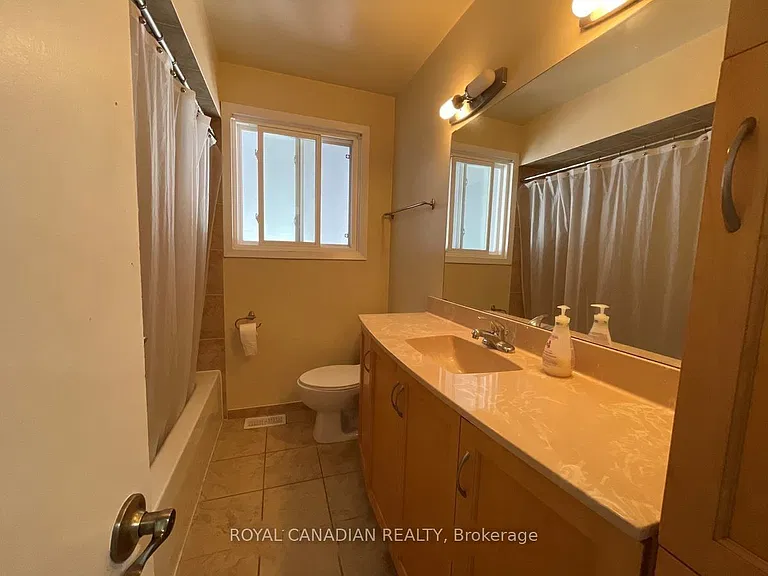 644 Athol St E #MAIN — Photo 11