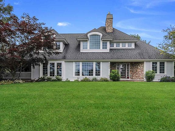 3rd image of 1282 Lake Dr