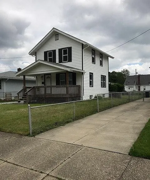 457 Lamont St — Photo 3