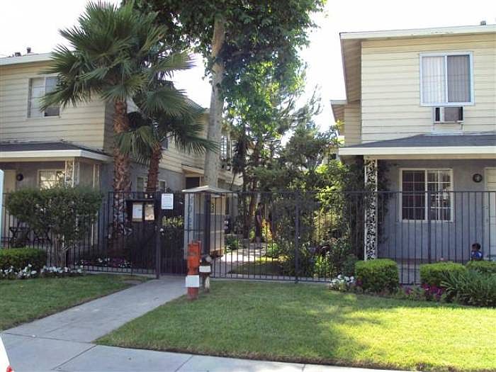 Whitsett Courtyard Apts.