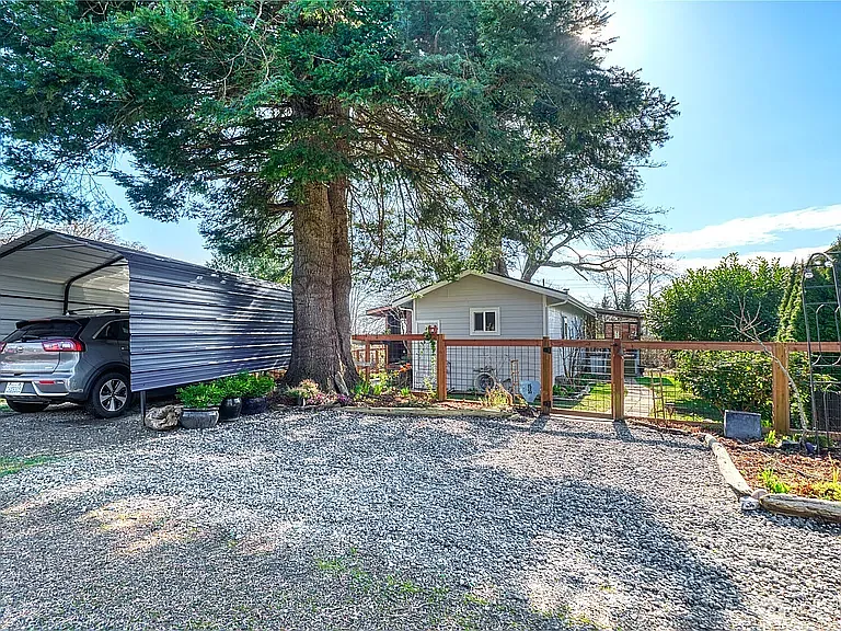 1555 Panorama Dr — Photo 3