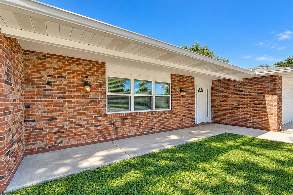 3 bed, 2.0 bath, 2030 sqft, $2,395 — Photo 4