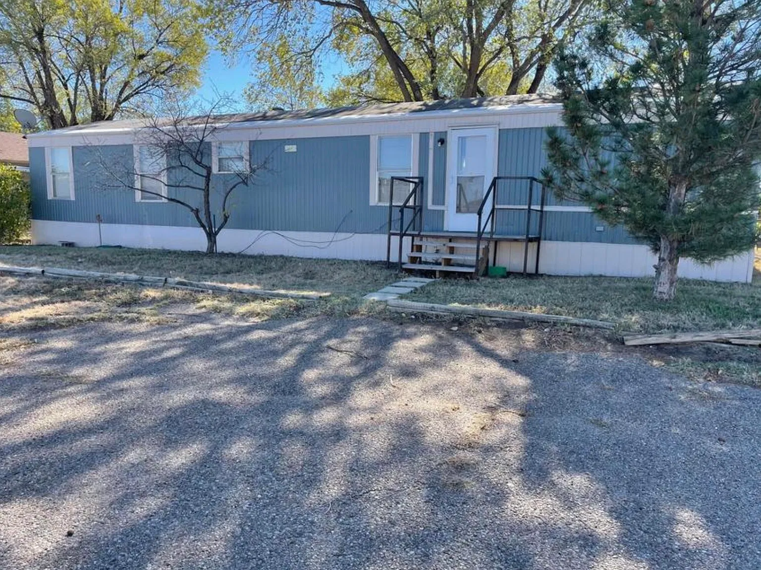 3 bed, 896 sqft, $950 — Photo 1