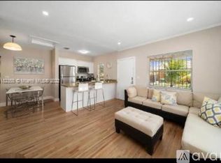 752 SW 10th St, Miami, FL 33130