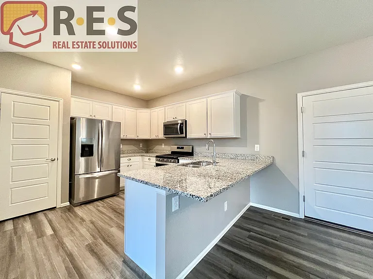 6902 Longpark Dr — Photo 4