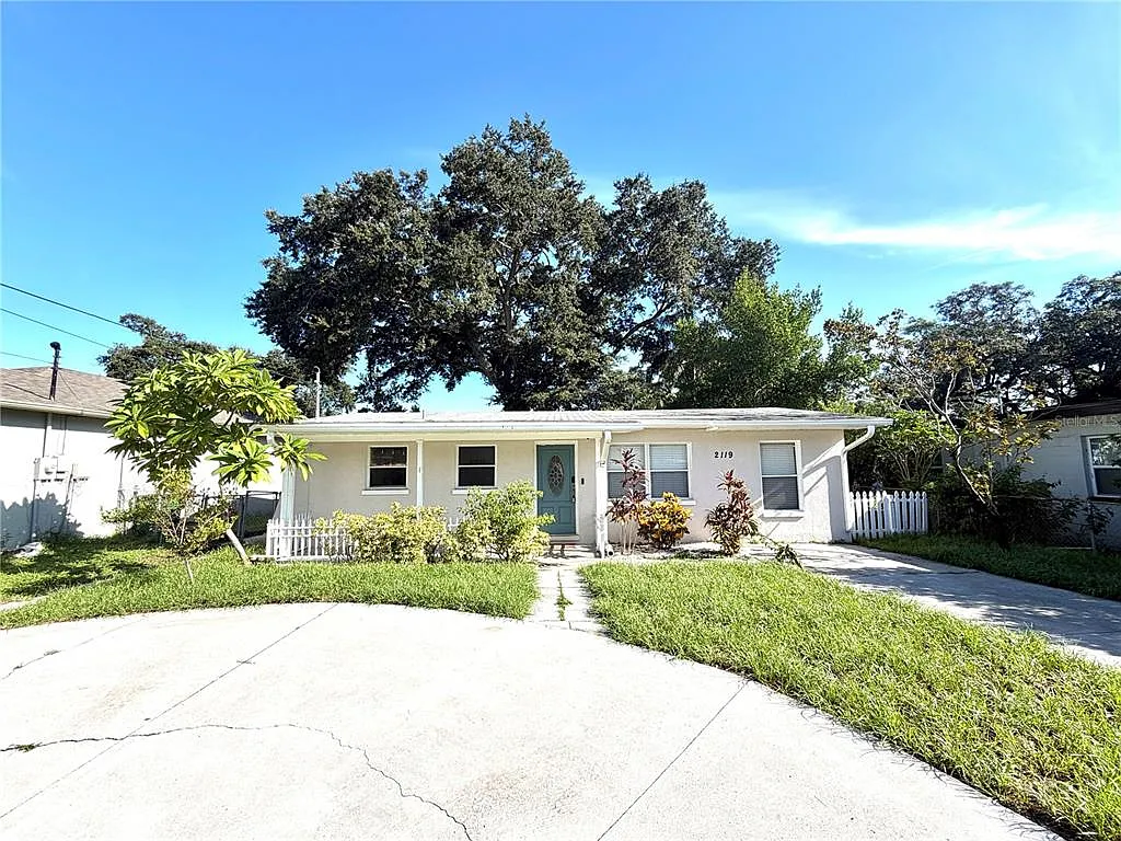 3 bed, 2.0 bath, 1388 sqft, $2,600 — Photo 1