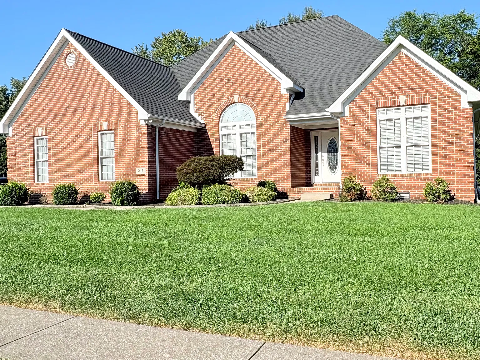3 bed, 2487 sqft, $2,495 — Photo 1