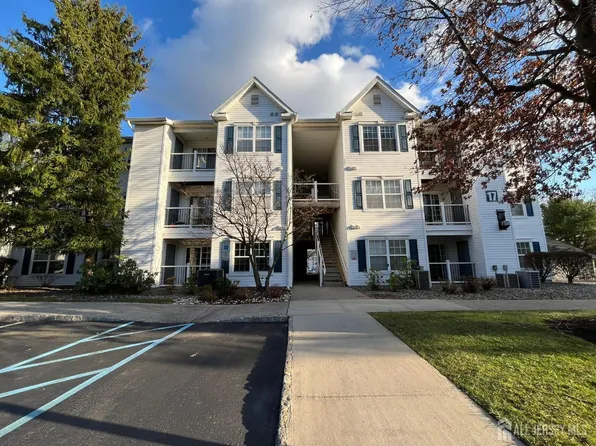 1715 Waterford Dr, Edison, NJ 08817