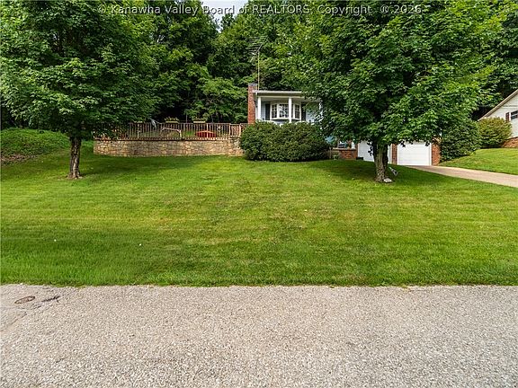 4th image of 1801 Winding Hill Dr