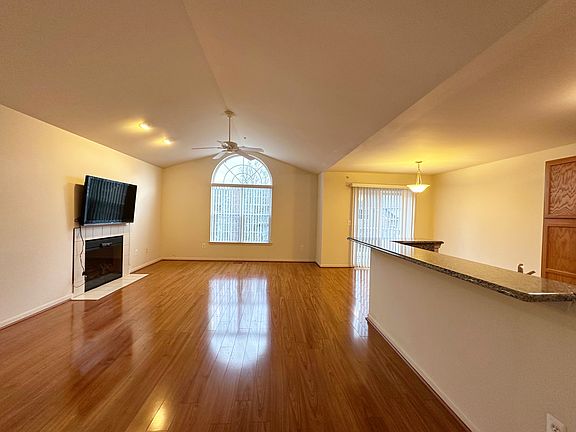 5th image of 2071 Fioma Ct