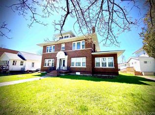 19 W Cayuga St, Iron River, MI 49935
