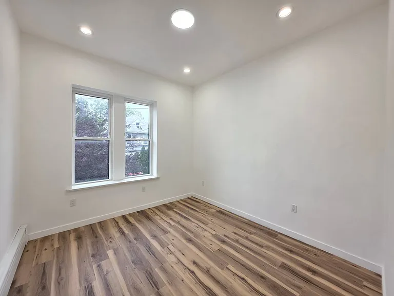 2722 E 26th St #2F — Photo 13